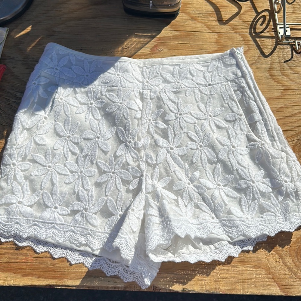 Monteau Boutique- White Lace Dress Shorts Size S